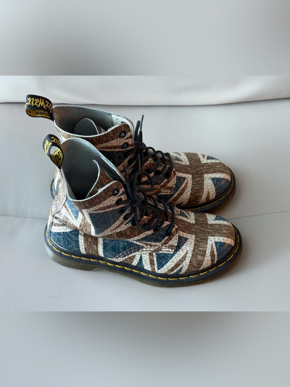 Dr. Martens Union Jack 8-Eye Combat Boots UK Flag Distressed Print Women’s US 6 - Picture 4 of 7